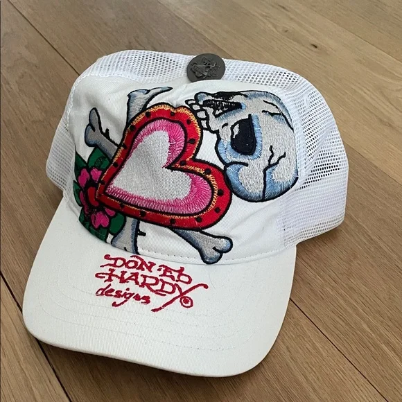 Ed Hardy White Hat with Heart and Skull Embroidery - Picture 1 of 3